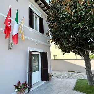 Four Lions Villa Guesthouse